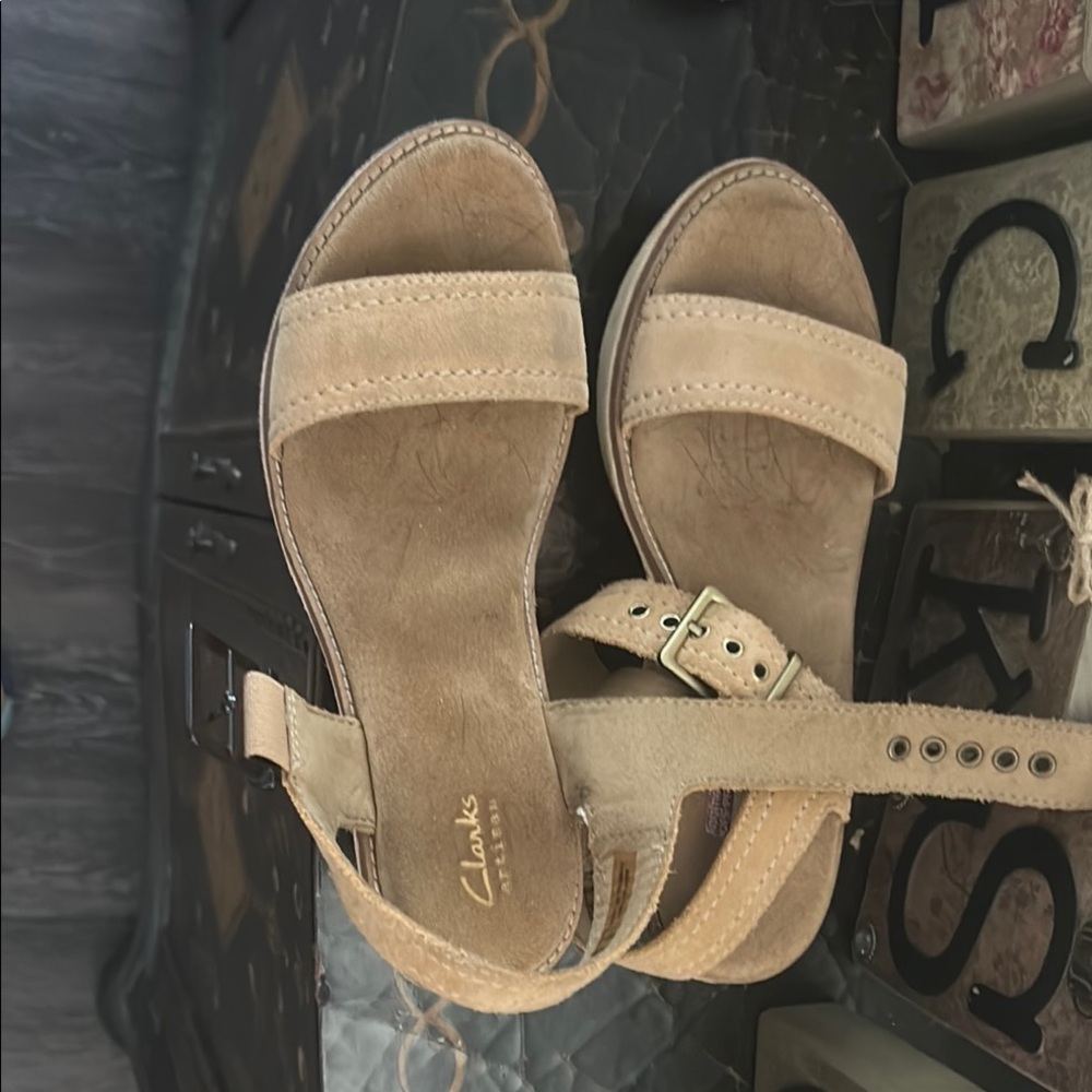 Clarks Tan Sandals Minimalist Design